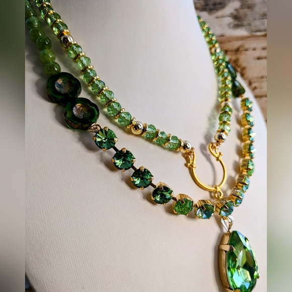 Green Crystals & Jade Pendant  Two Strand Necklace In Yellow Gold - Picture 4 of 9
